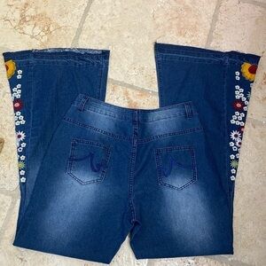 Vintage Flare leg Jeans Womens 12/14 High-rise Embroidered Denim 70’s hippie